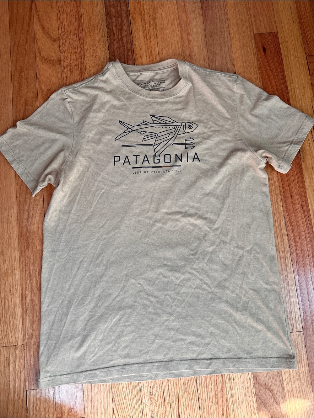 Patagonia Men’s Flying Fish Graphic Tee Beige Slim Fit Size M